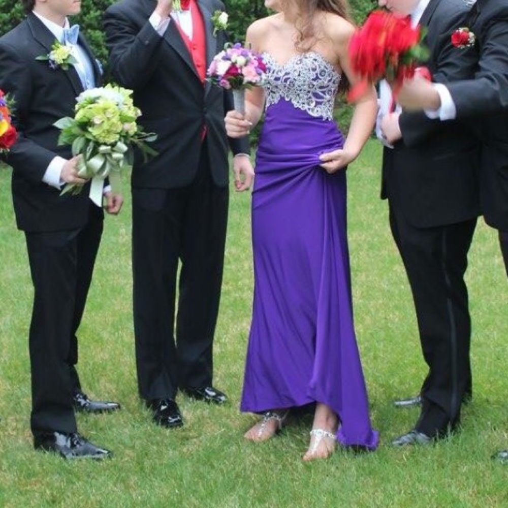 SELLING PROM DRESS - Picture 4 of 4